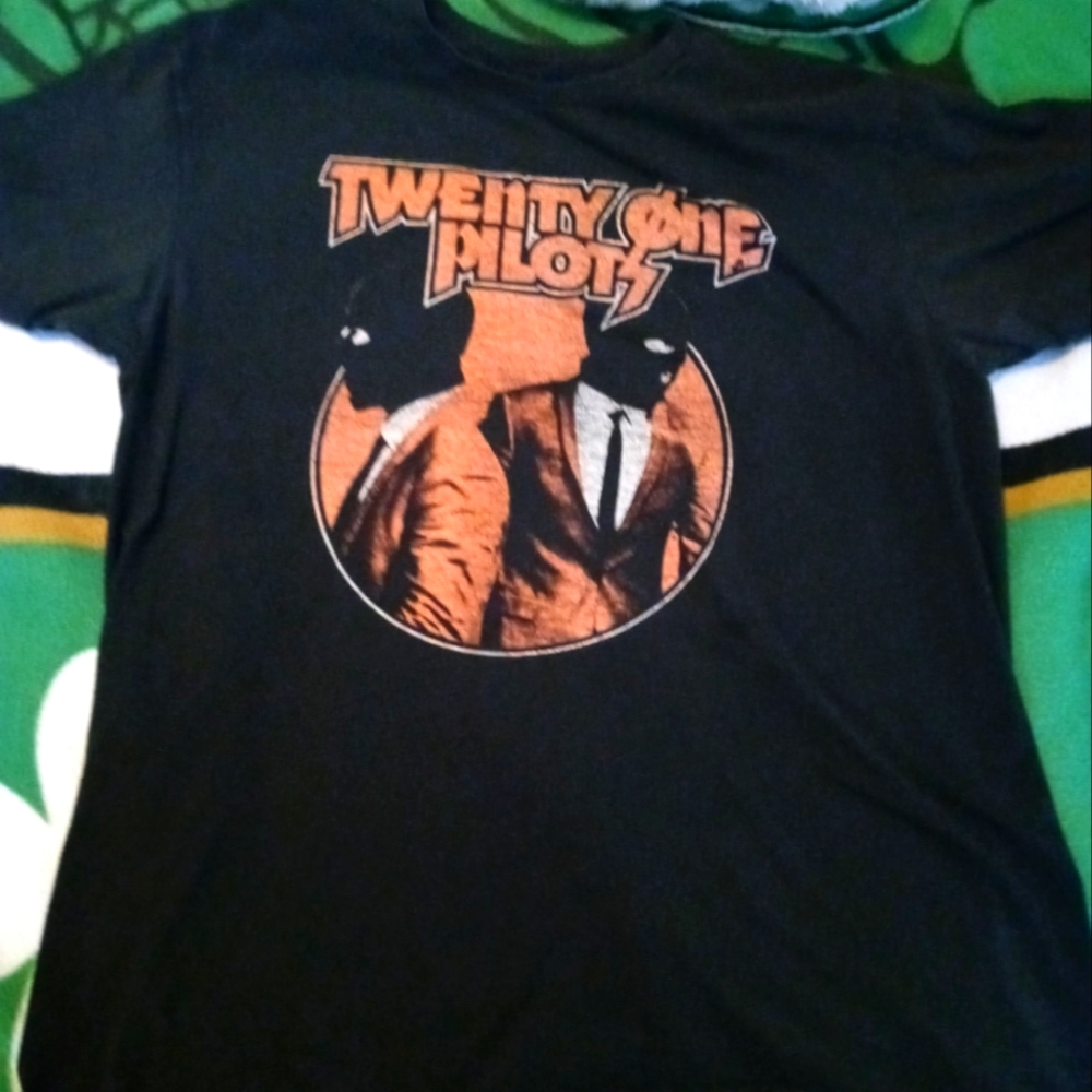 21 pilots tshirt used condition